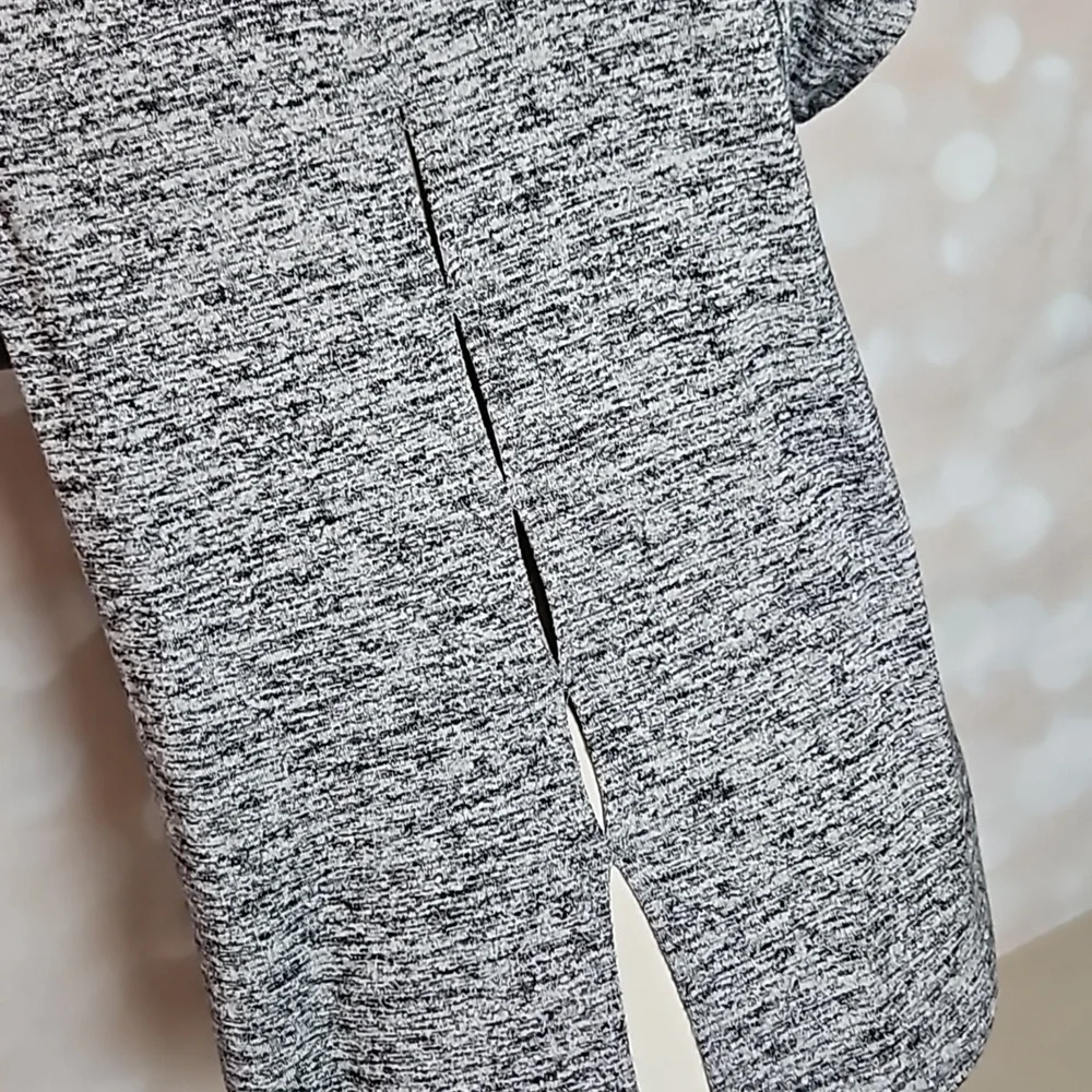Calvin Klein Performance | Gray Tee - Picture 4 of 9